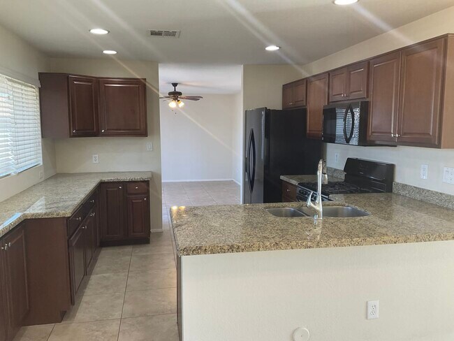 Building Photo - 1529 W Kerry Ln