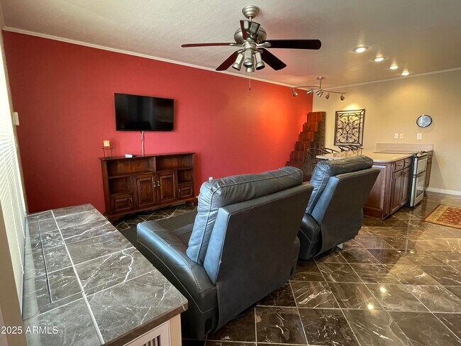 Foto del edificio - 1440 N Idaho Rd
