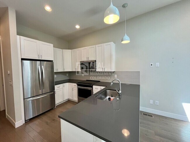Building Photo - 3833 Shoshone St