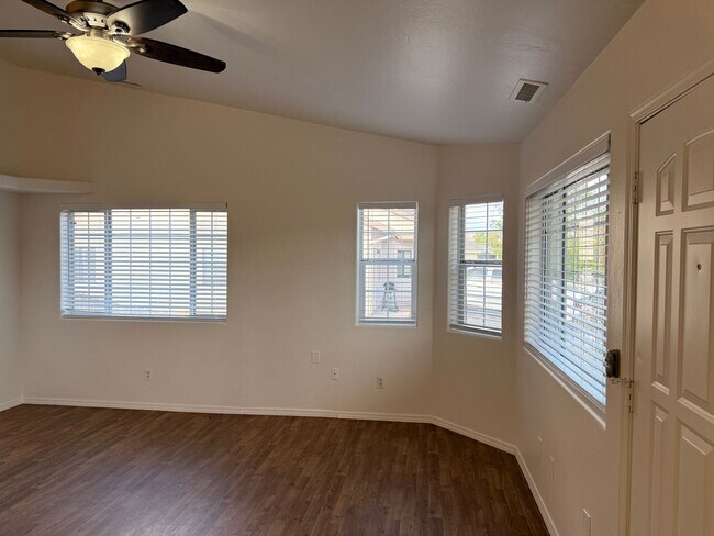 Building Photo - 9800 E Lakeshore Dr