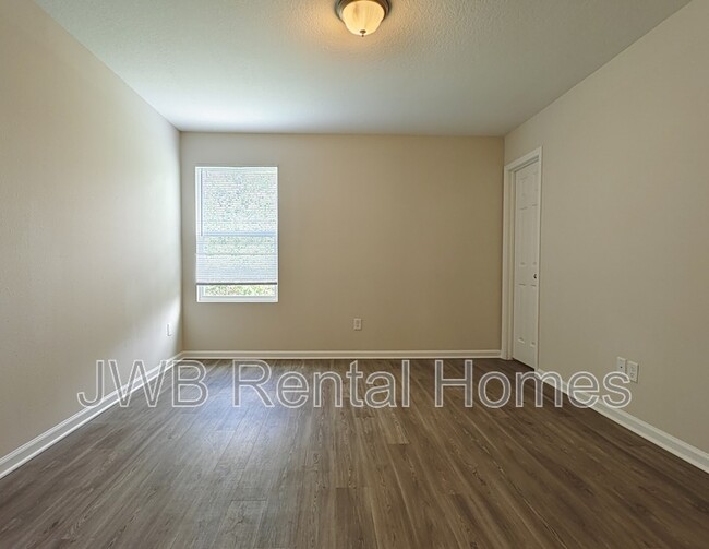 Foto del edificio - 6877 Lake Mist Ln