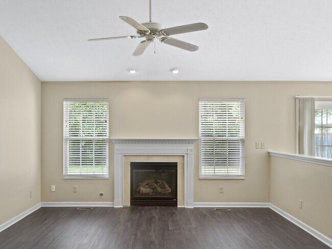 Foto del edificio - 114 Mark Twain Ct