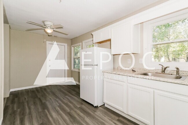 Building Photo - 1821 S 57th St