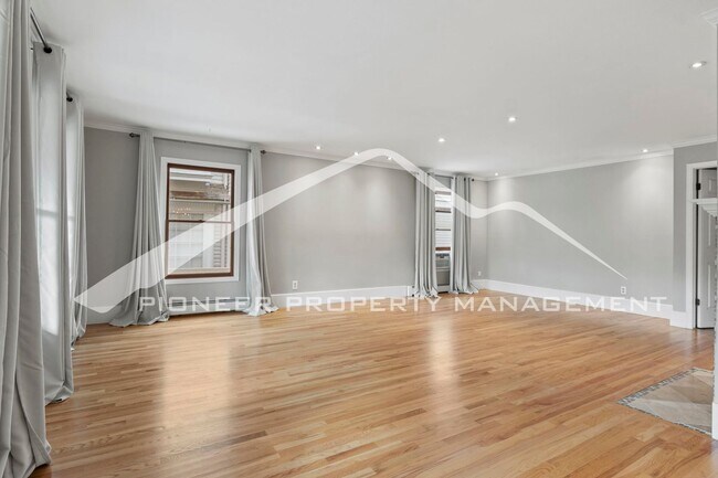 Foto del edificio - Charming 2-Bedroom + Office in the Histori...