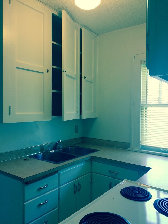 kitchen - 412 N Mandan St