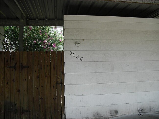 Foto del edificio - 7045 Chasewood Dr