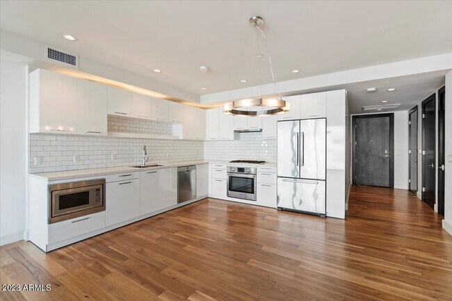Foto del edificio - 4422 N 75th St