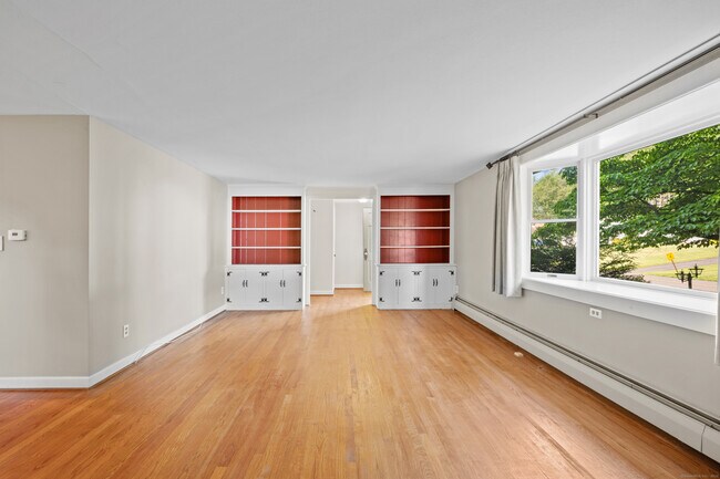 Foto del edificio - 135 Brookside Rd