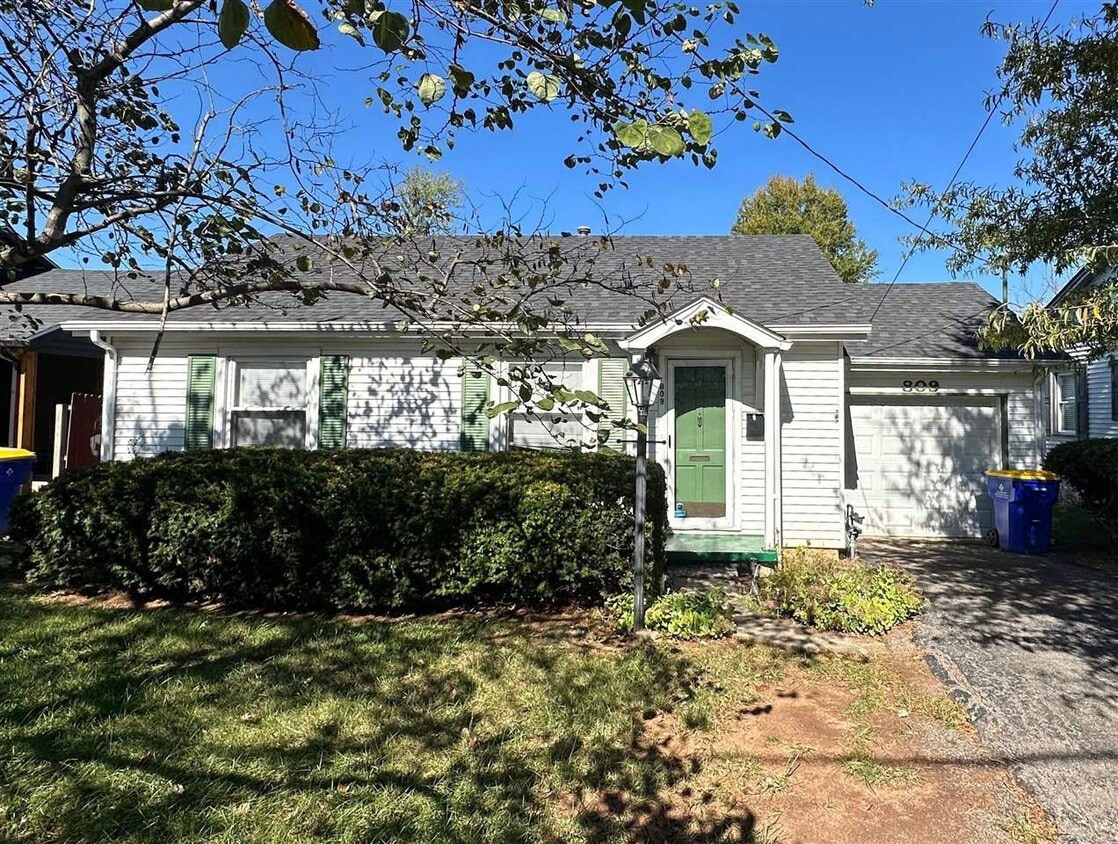 Primary Photo - 809 Nutwood St