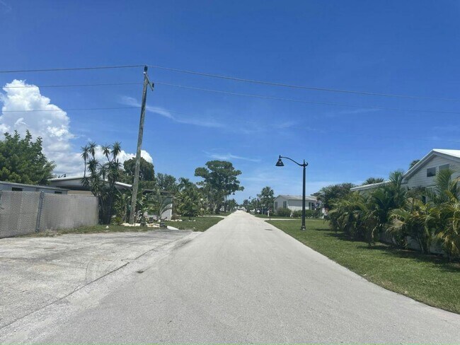 Foto del edificio - 6910 42nd Trail N