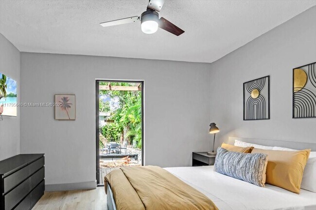 Foto del edificio - 511 NE 62nd St