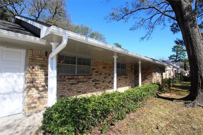 Foto del edificio - 10038 Briarwild Ln