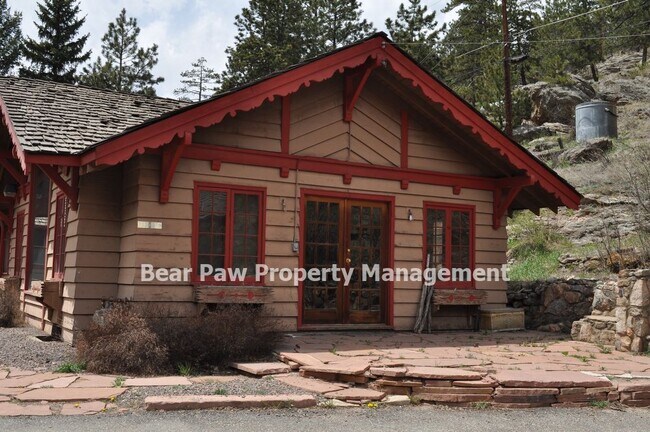 Building Photo - Cute Cabin on Upper Bear Creek