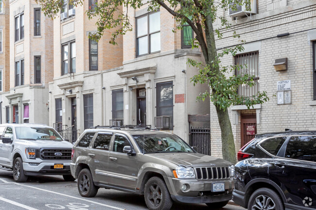 Building Photo - 1139 Longfellow Ave