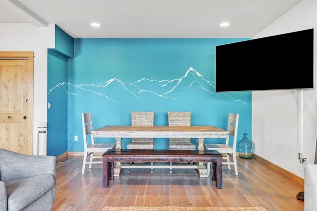 Building Photo - Furnished townhome w/ 2-car garage, backyard & EV charging