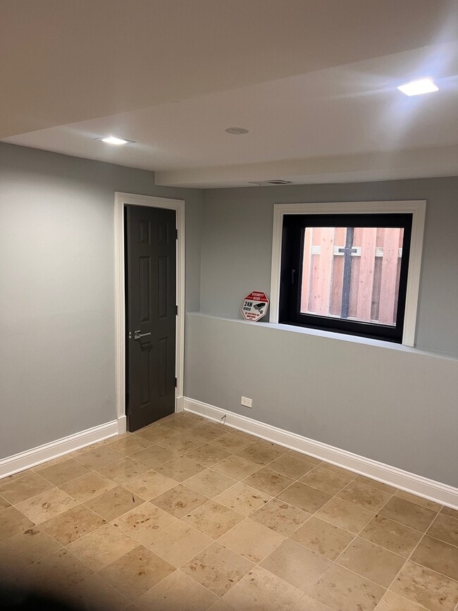 Dormitorio dos - 1717 W Huron St