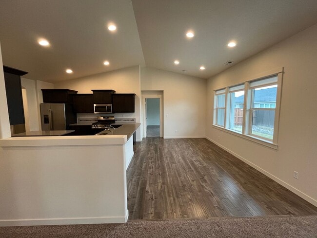 Foto del edificio - 3 Bedroom + Office in NW Redmond