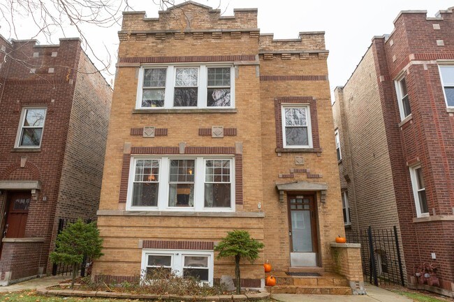 Foto del edificio - 3626 N Troy St