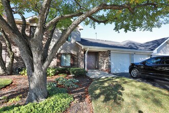 Building Photo - 676 Cross Creek Dr N