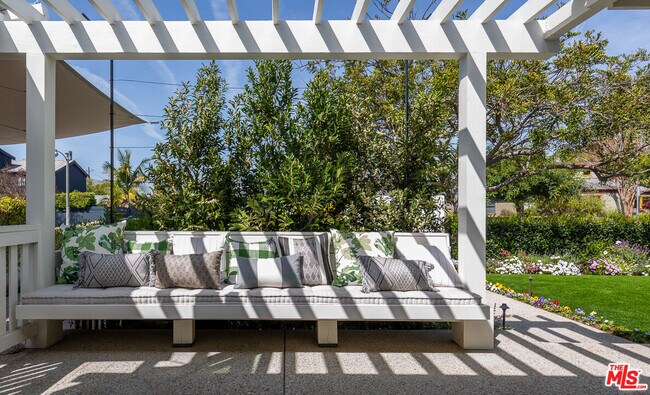 Building Photo - 1118 Hill St