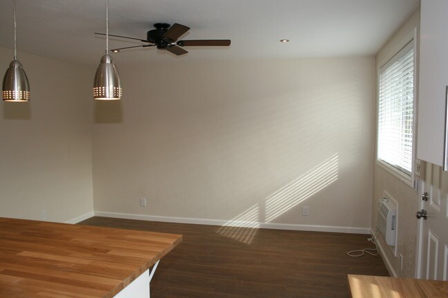 Foto del edificio - 2527 Elm Ave