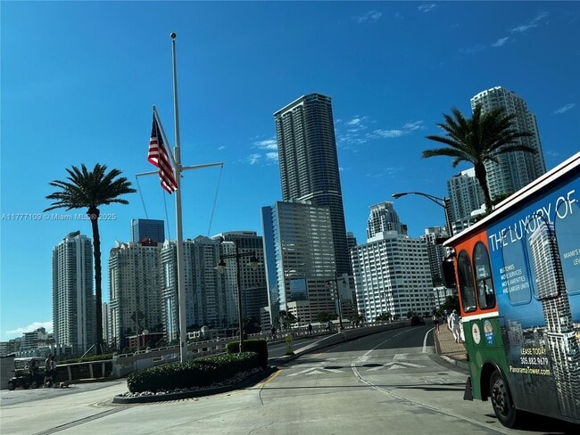 Building Photo - 540 Brickell Key Dr