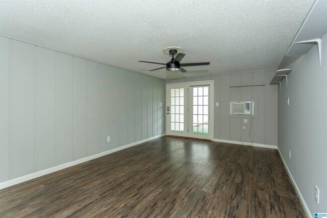 Foto del edificio - 101 Running Brook Rd