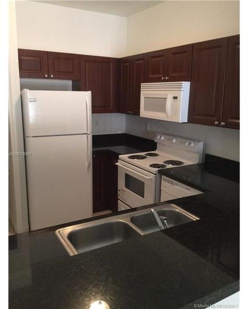 Foto del edificio - 17710 NW 73rd Ave