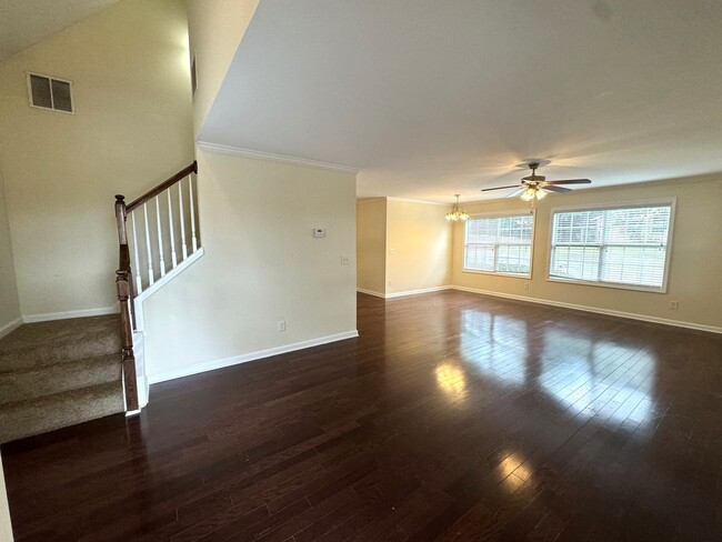 Foto del edificio - 5br House off S. Milledge FOR RENT