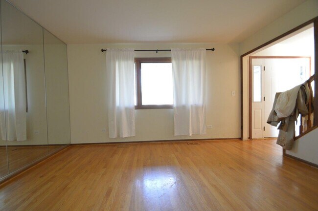 Foto del edificio - 105 Crystal Lake Rd
