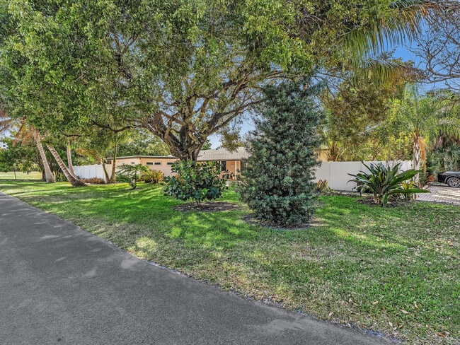 Building Photo - 2016 NE 14th Ct