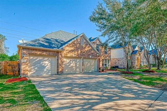 Building Photo - 618 Silver Creek Cir