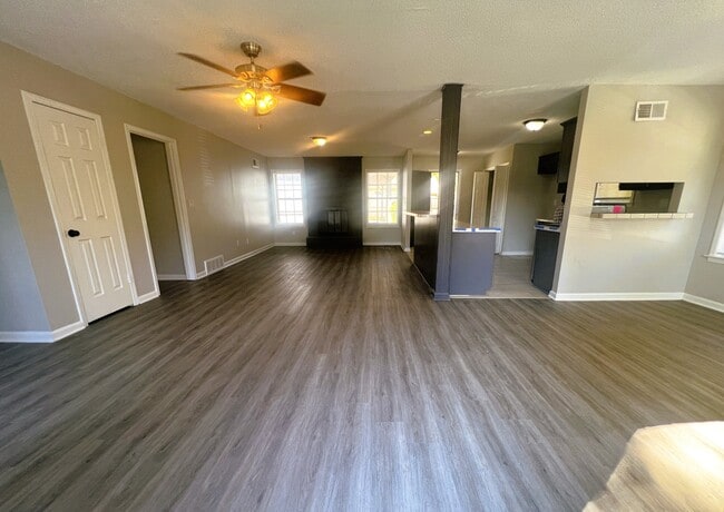 Building Photo - 5300 Steuben Dr