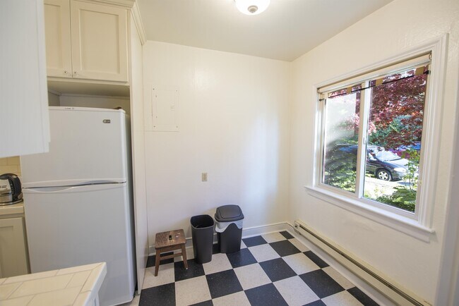 Foto del edificio - 2203 Yale Ave. E.