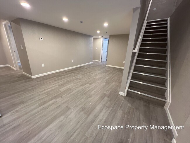 Building Photo - 3 Bed 1 Bath in Denver's Elyria Swansea Ne...