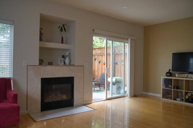 Living - 3713 Sun West Ter