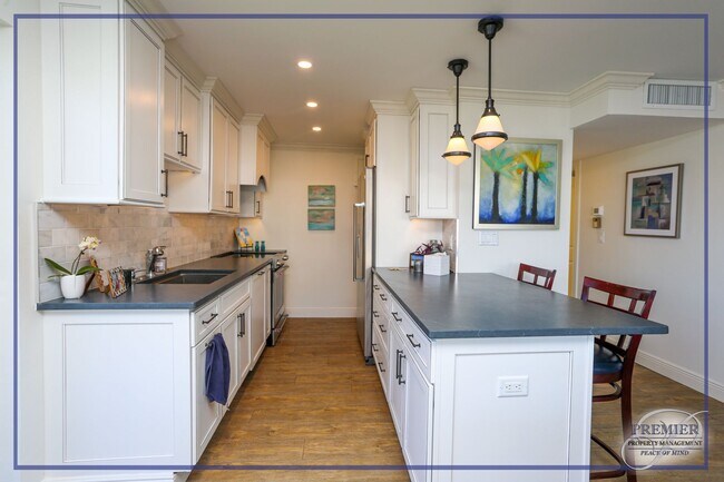 Building Photo - *** MOORINGS BAY 2/2 SHORT WALK TO BEACH A...