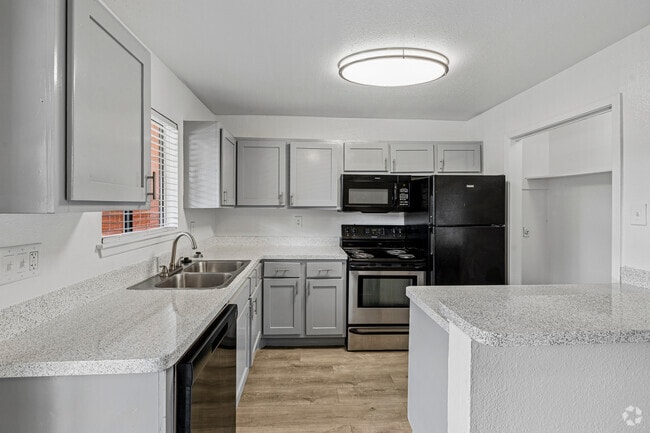 2BR, 2BA - 1,000SF - Kitchen - Hudson at Westchase Apartments