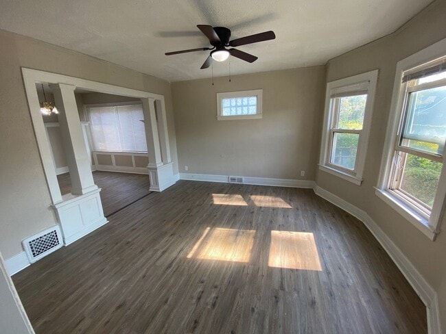 Building Photo - 4840-42 Saint Clair St