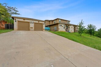 Building Photo - 134 Honopu Dr