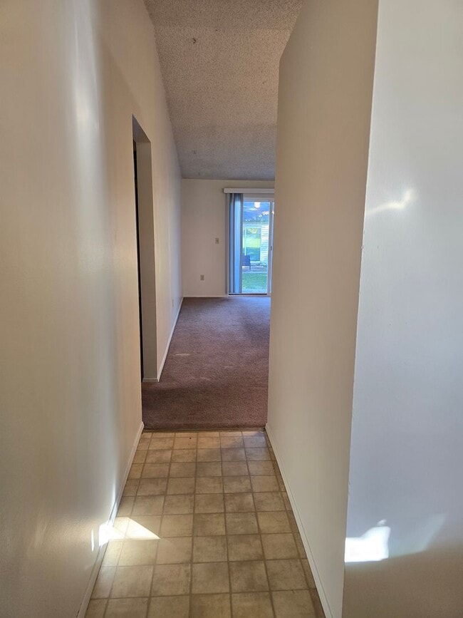 Building Photo - Eastland Duplex