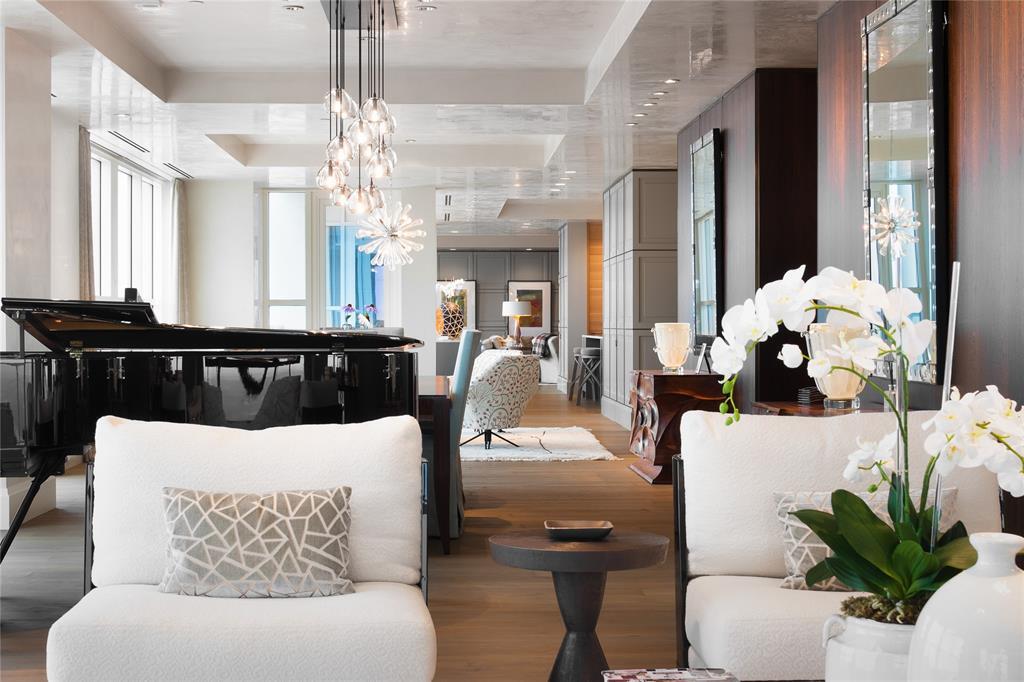Foto principal - 98 San Jacinto Blvd