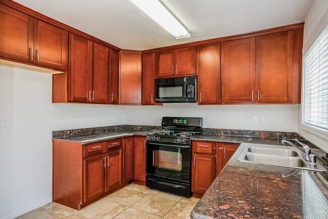 Building Photo - 979 Lobelia Ct