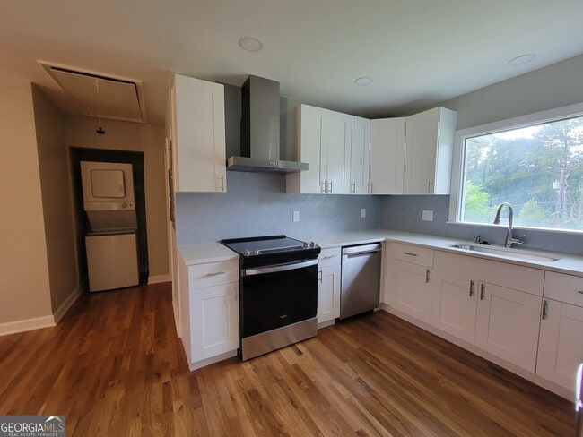 Building Photo - 2070 Black Fox Dr NE