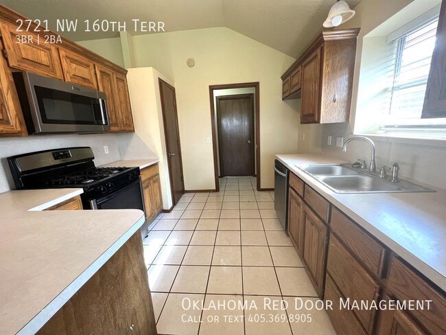 Foto del edificio - 2721 NW 160th Terrace