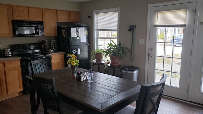 Foto del edificio - 2716 E Bressingham Way