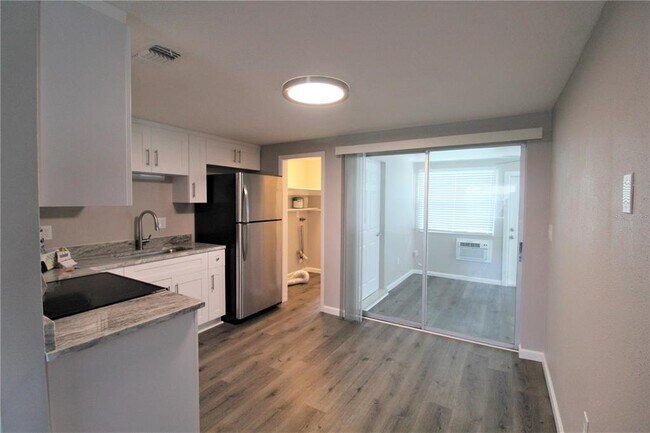 Foto del edificio - 560 Briarwood Rd