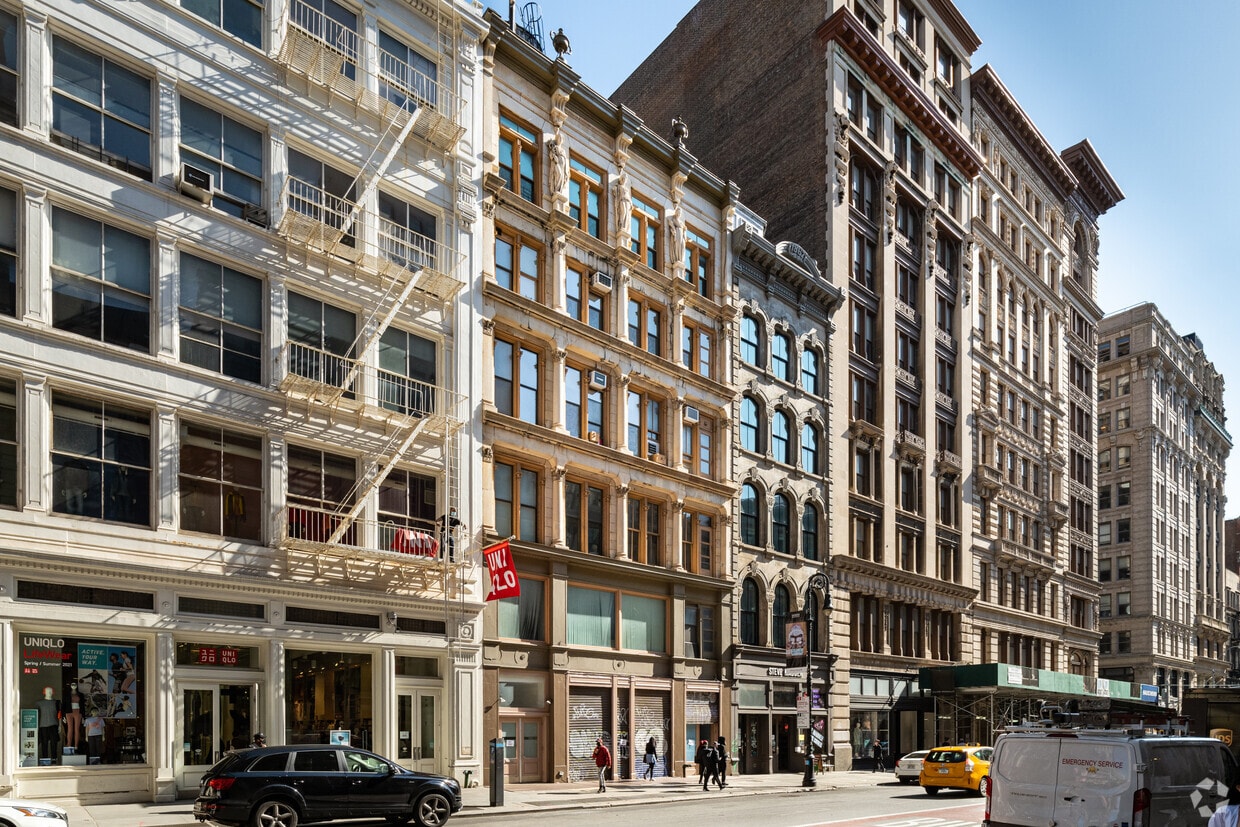 Exterior - 542 Broadway - Retail