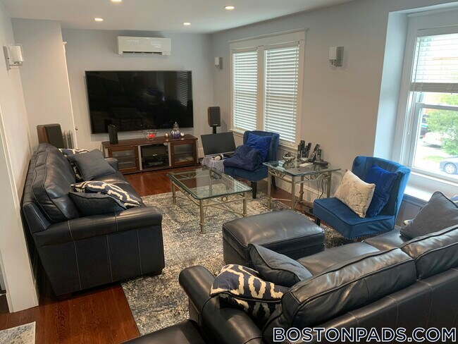 Foto del edificio - 8 Maplewood St