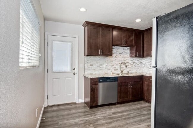 Building Photo - 2725 G St
